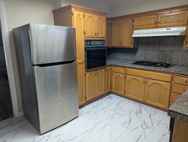 Photo - 635 Gisler Way