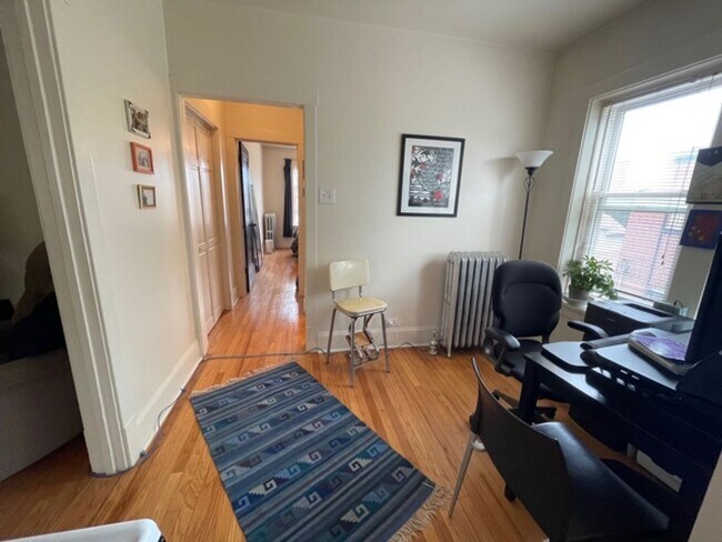 Photo - Incredible High First Floor Unit in Horner Park - Plenty of space to work from home! Unidad 1F