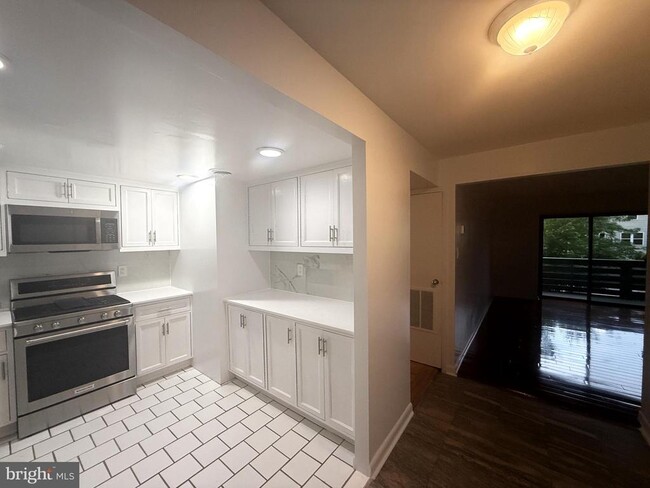Building Photo - 606 Cooper Landing Rd Unit B-2K Rental