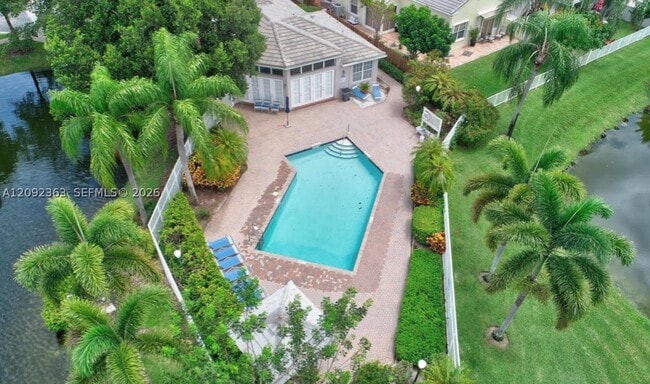 8291 Hampton Wood Dr
