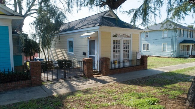 Building Photo - 728 Blanding St