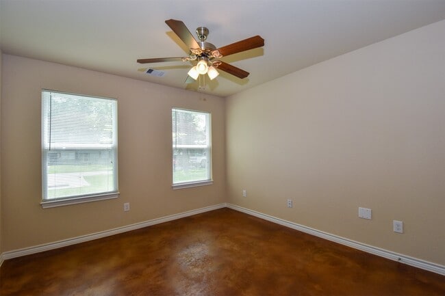 Photo - 1103 Parkhurst Ave
