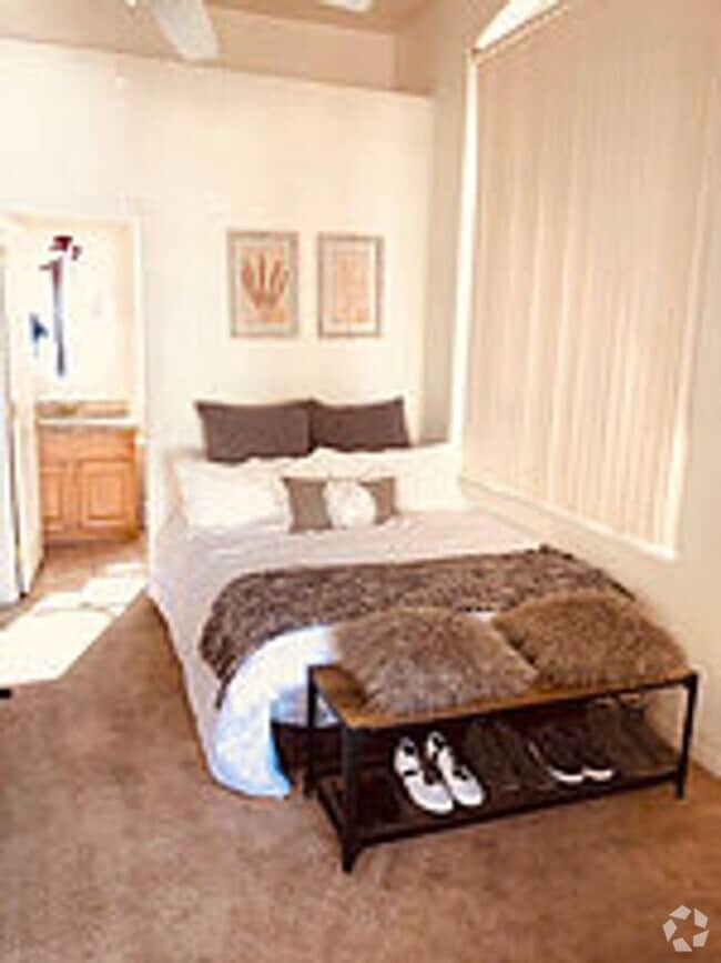 Building Photo - 1415 S Mill Unit Studio Rental