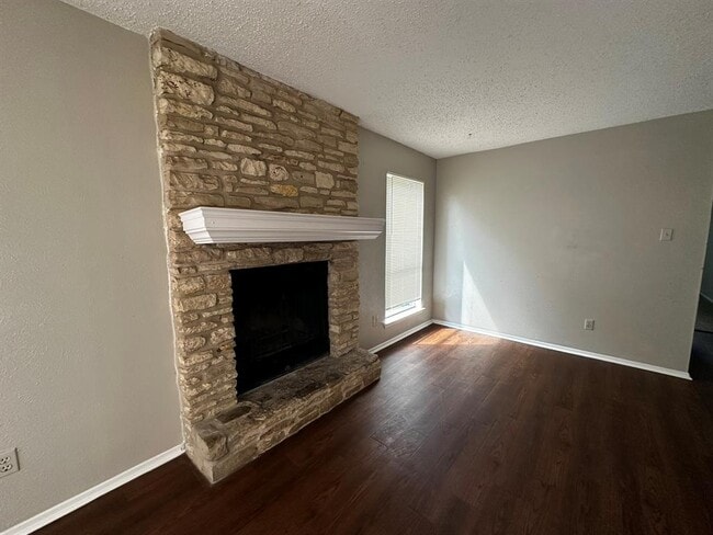 Photo - 2202 Donahue Ln