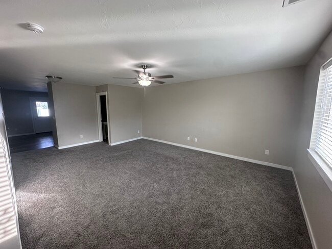 Photo - 550 Trails End