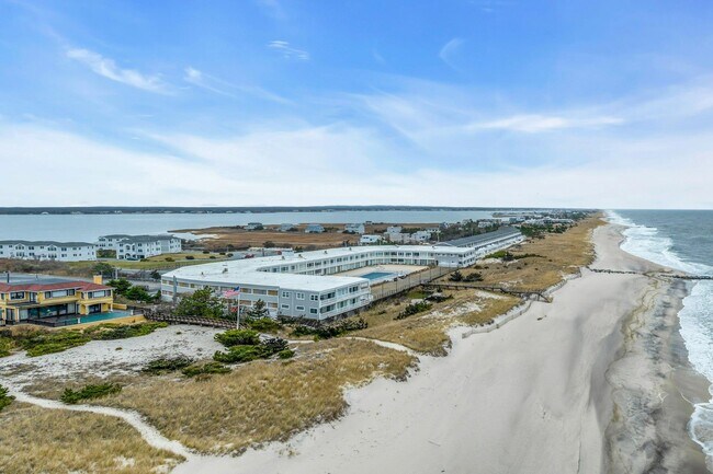 Building Photo - 585 Dune Rd Unit L9 Rental