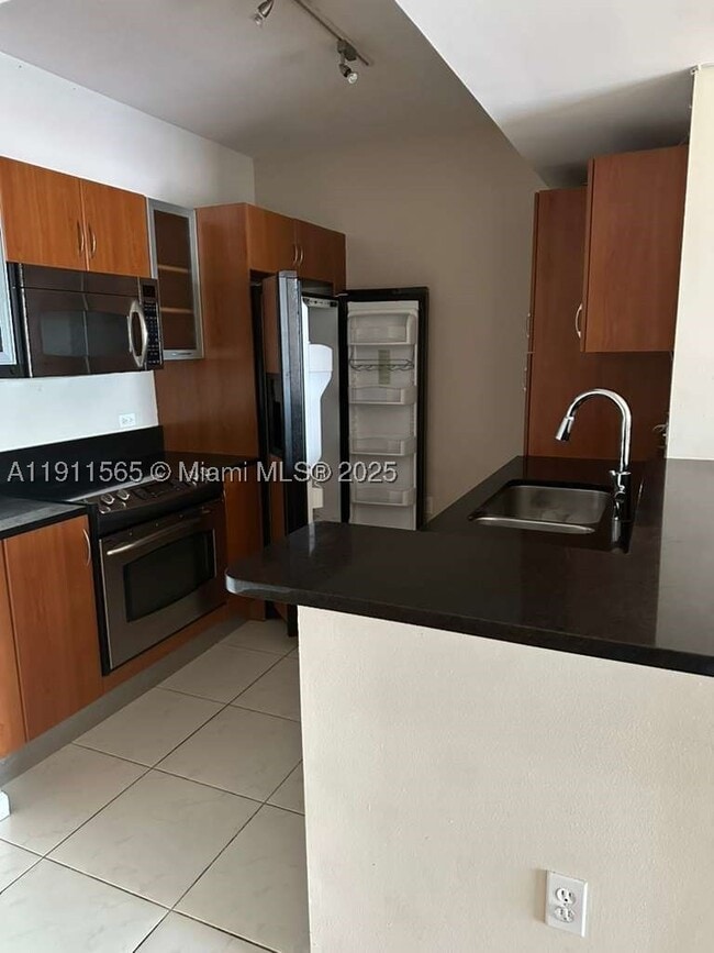 Photo - 18800 NE 29th Ave Unit 913