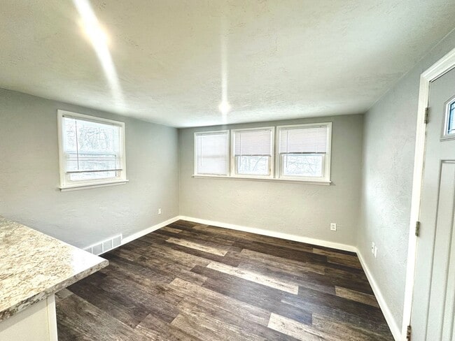 Photo - Cozy 2 Bed, 1 Bath Home in Jefferson Hills - Available Immediately!