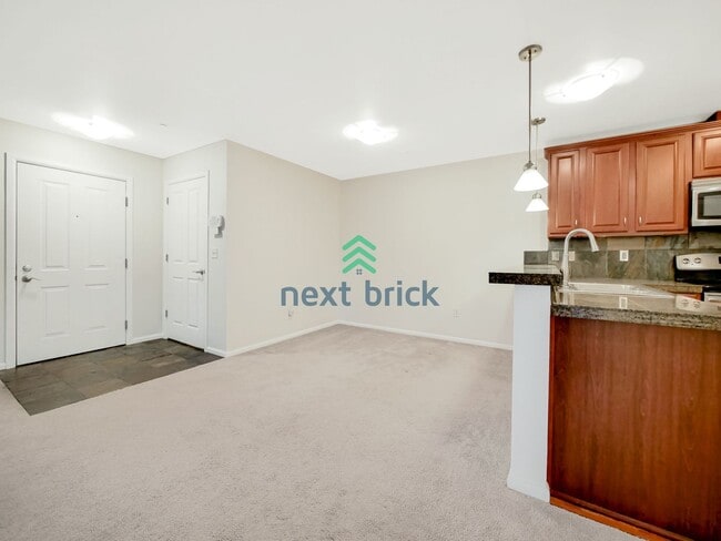 Photo - Charming 2 Bedroom 2 Bathroom Near Totem L... Unit 102