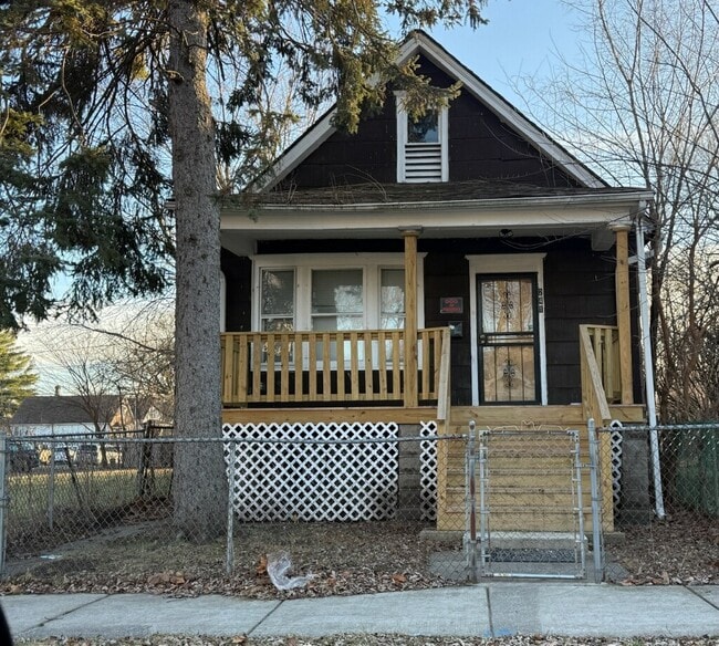 Building Photo - 241 W 118th St