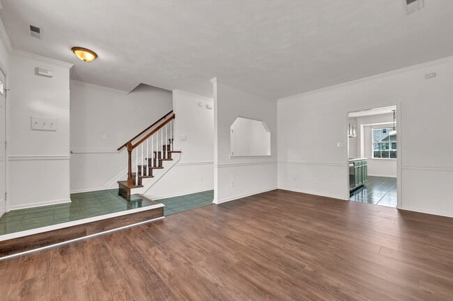 Photo - 518 S Lake Cir