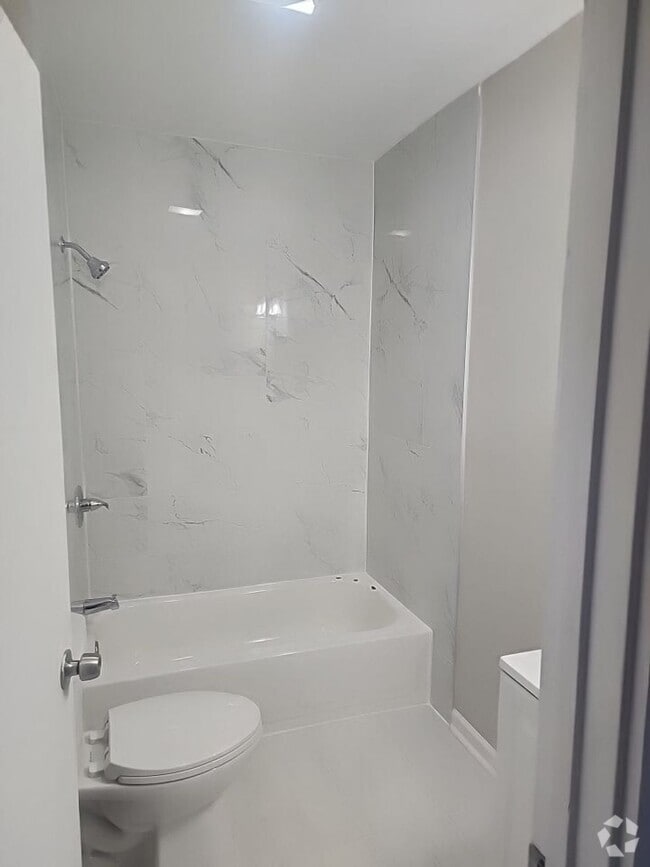 Building Photo - Newly Renovated 3 Bedroom Section 8 are We... Unit 2W Rental