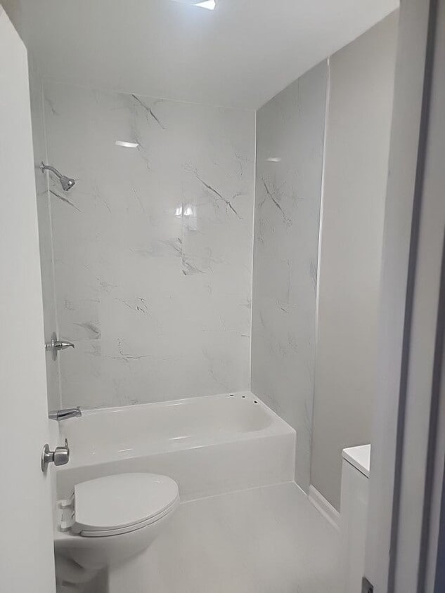 Newly Renovated 3 Bedroom Section 8 are We... - Newly Renovated 3 Bedroom Section 8 are We...
