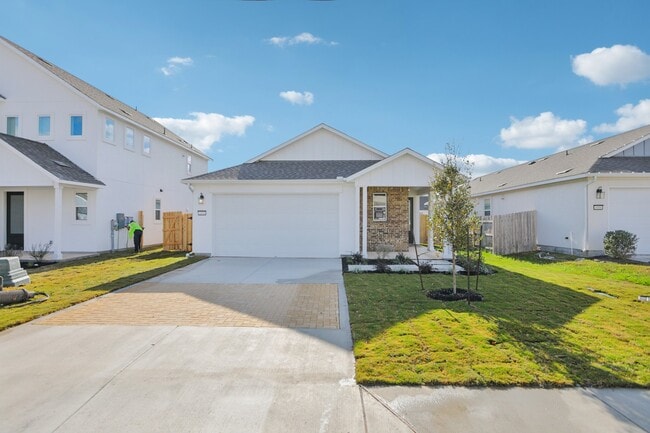 Building Photo - 1004 Yaupon Holly Dr