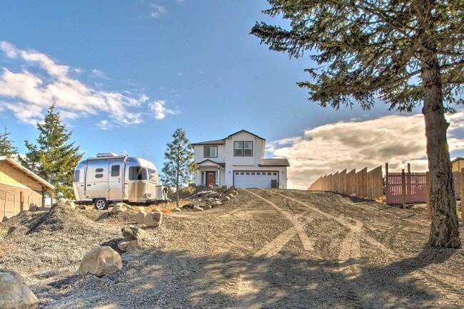 Photo - 3 Bedroom 2.5 Bathroom House In Cle Elum With Great Amenities and Sweeping Views