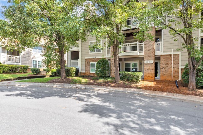 Building Photo - 5009 Sharon Rd