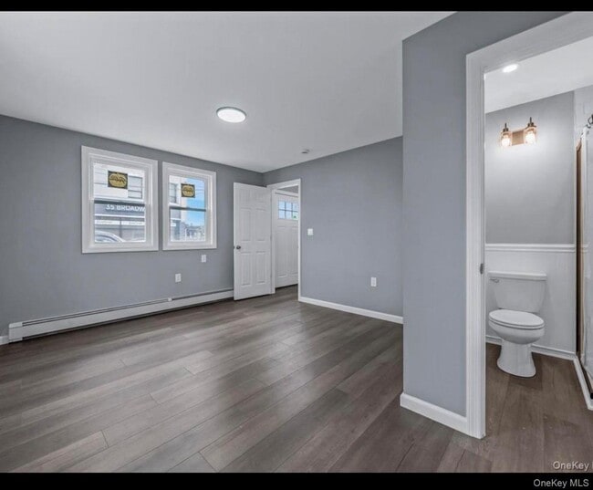 Photo - 6 E Barclay St