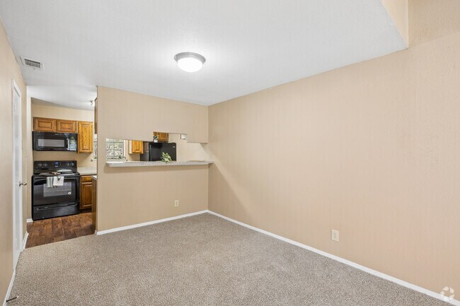 B4 - 2BR, 2BA - 1,120SF - Dining Area