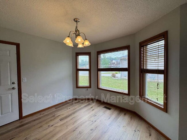 Photo - 829 Willen Ln