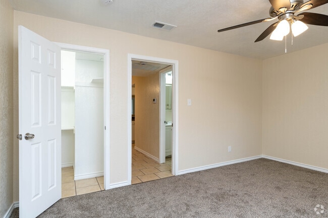 1BR, 1BA - 740SF - Vista del Sol