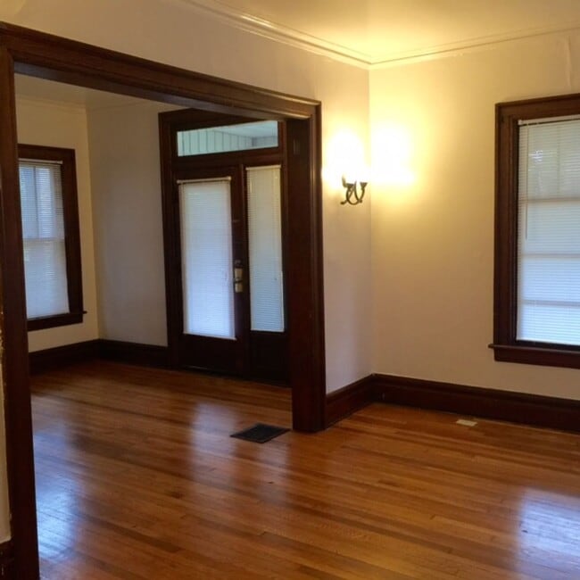 Photo - 156 E Lane Ave