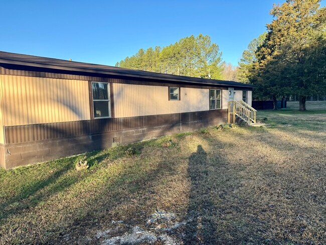 Large back yard and front yard included with the property - 1057 Shiloh Rd N