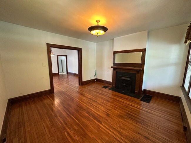 Photo - Thurman Ave 273-275 WAG Unidad 275