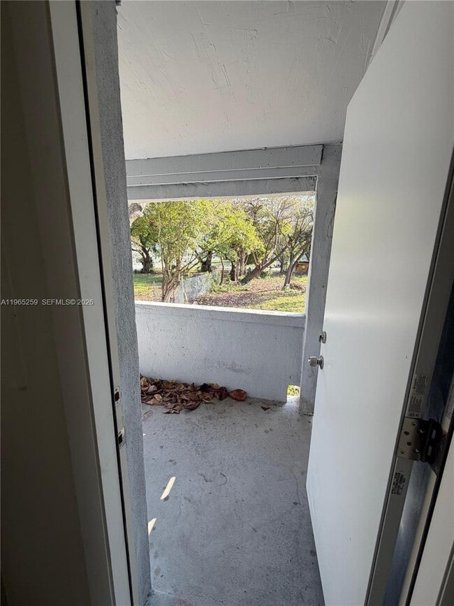 Photo - 140 NW 13th St Unidad 154