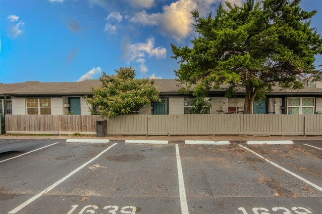 Building Photo - 1639 Northwood St Unit 1639