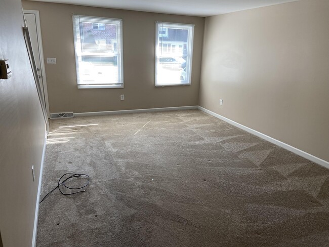 Photo - 147 Creekside Dr