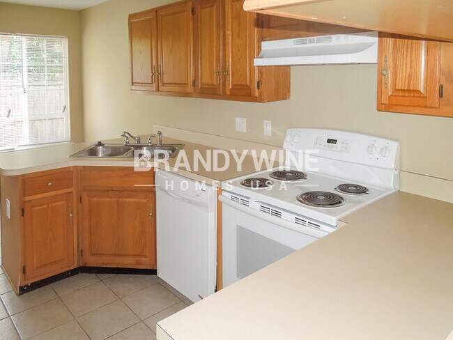 Photo - 8145 Mactavish Way W