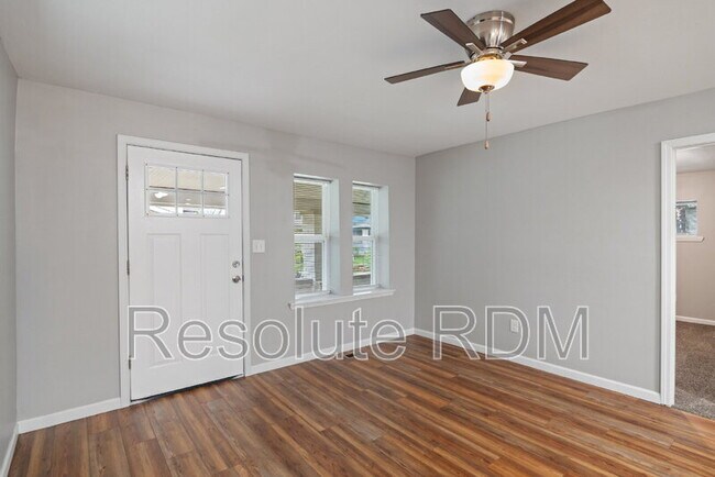 Photo - 801 N Dearborn St