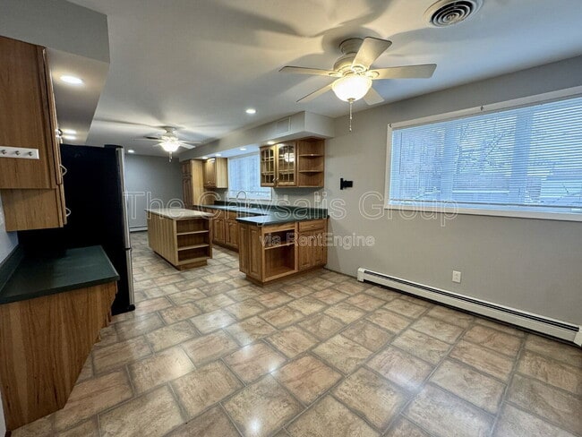 Photo - 141 E Walnut St Unidad B