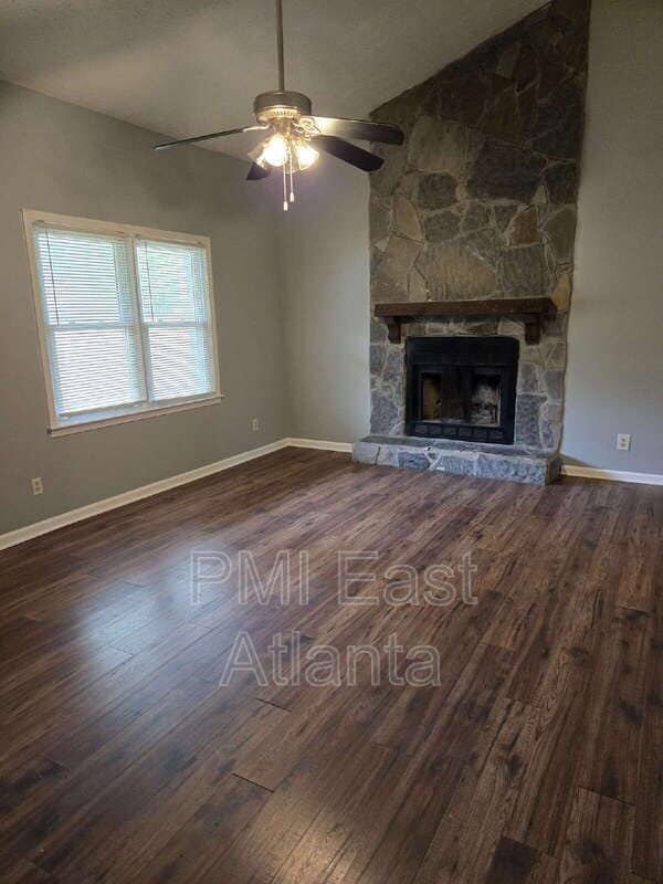 Photo - 804 Navajo Ct SE