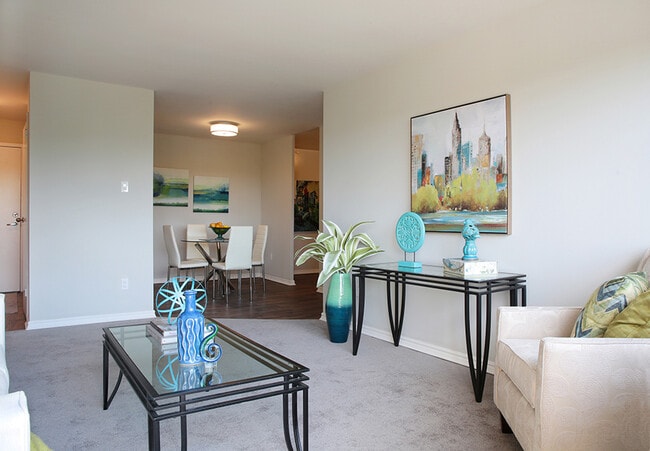 Photo - 550 Berkshire Dr