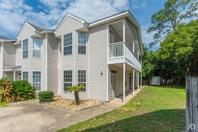 Building Photo - 17 Chatelaine Cir SE Rental