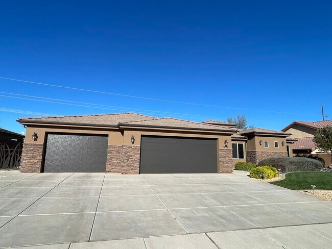 Photo - Beautiful Bridal Gate Estates - FIVE CAR GARAGE!!