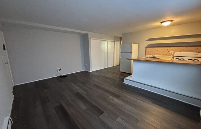 Photo - 3233 Whitfield Ave Unit 3233-05