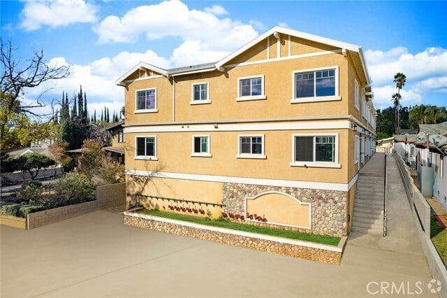 Building Photo - 5639 Huntington Dr Unit 9 Rental