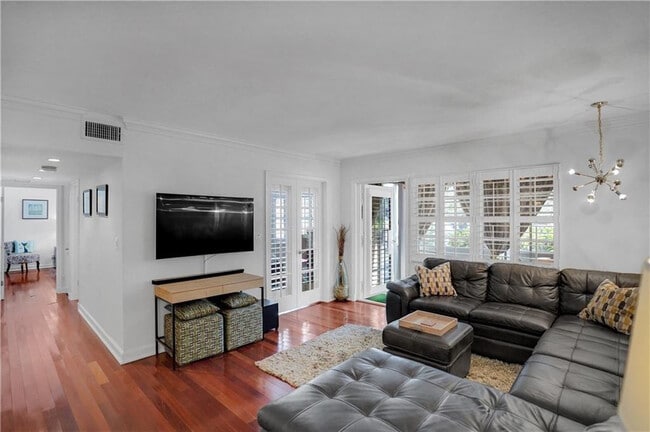 Building Photo - 1930 NE 2nd Ave Unit 106L