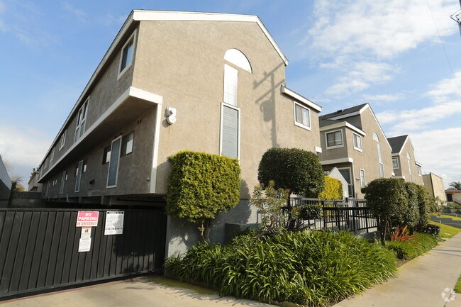Larch Townhomes