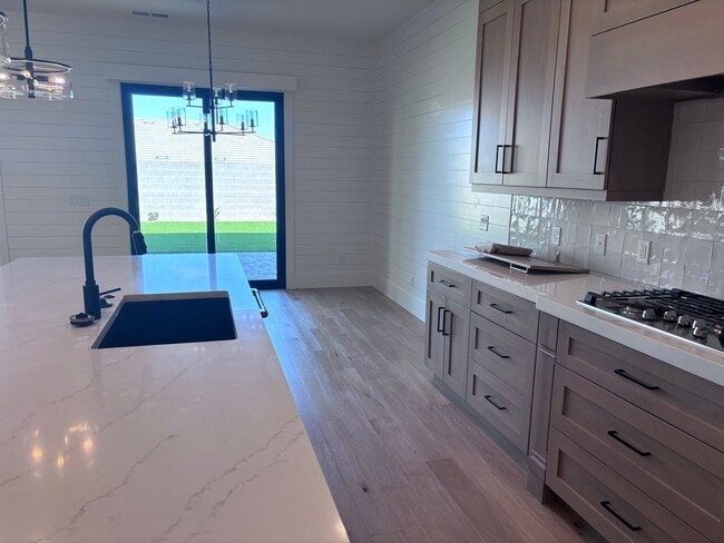 Photo - Beautiful 6-Bedroom Home for Rent in Prime...