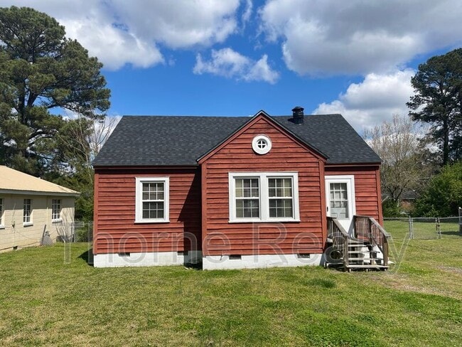 Building Photo - 2233 Oak Dr Rental