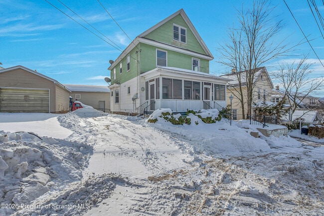 Photo - 208 E Warren St