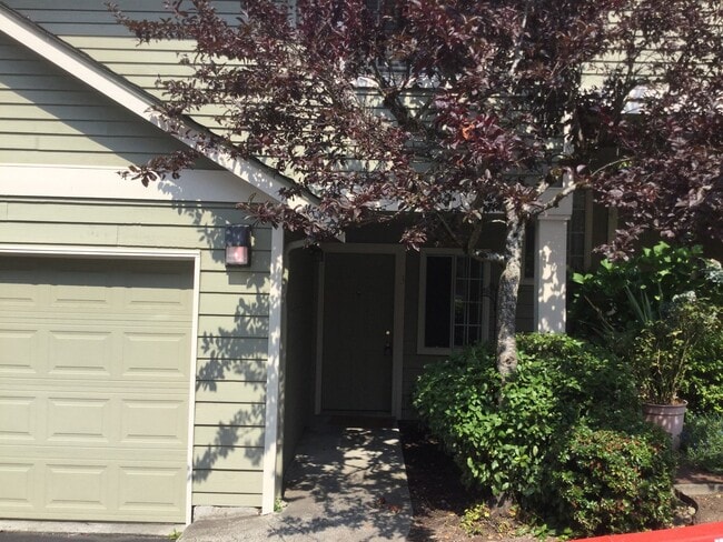 Spacious 3 Bed, 2.5 Bath Townhome - Spacious 3 Bed, 2.5 Bath Townhome
