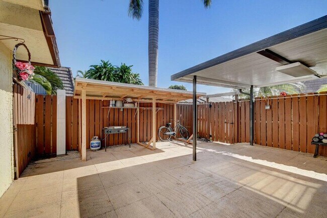 Photo - 562 Springdale Cir