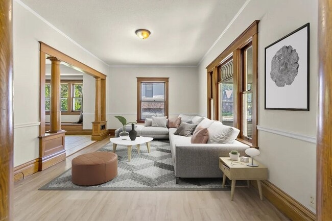 309 W 12th St