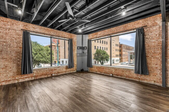 Photo - 901 9th St Unit LOFT D
