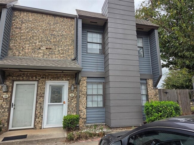 Building Photo - 401 SE 12th St Unit 156