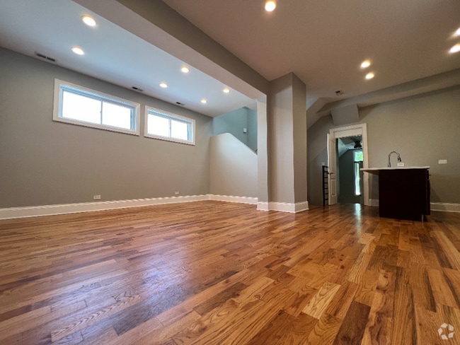 Building Photo - 3533 W Armitage Ave Unit 2R Rental